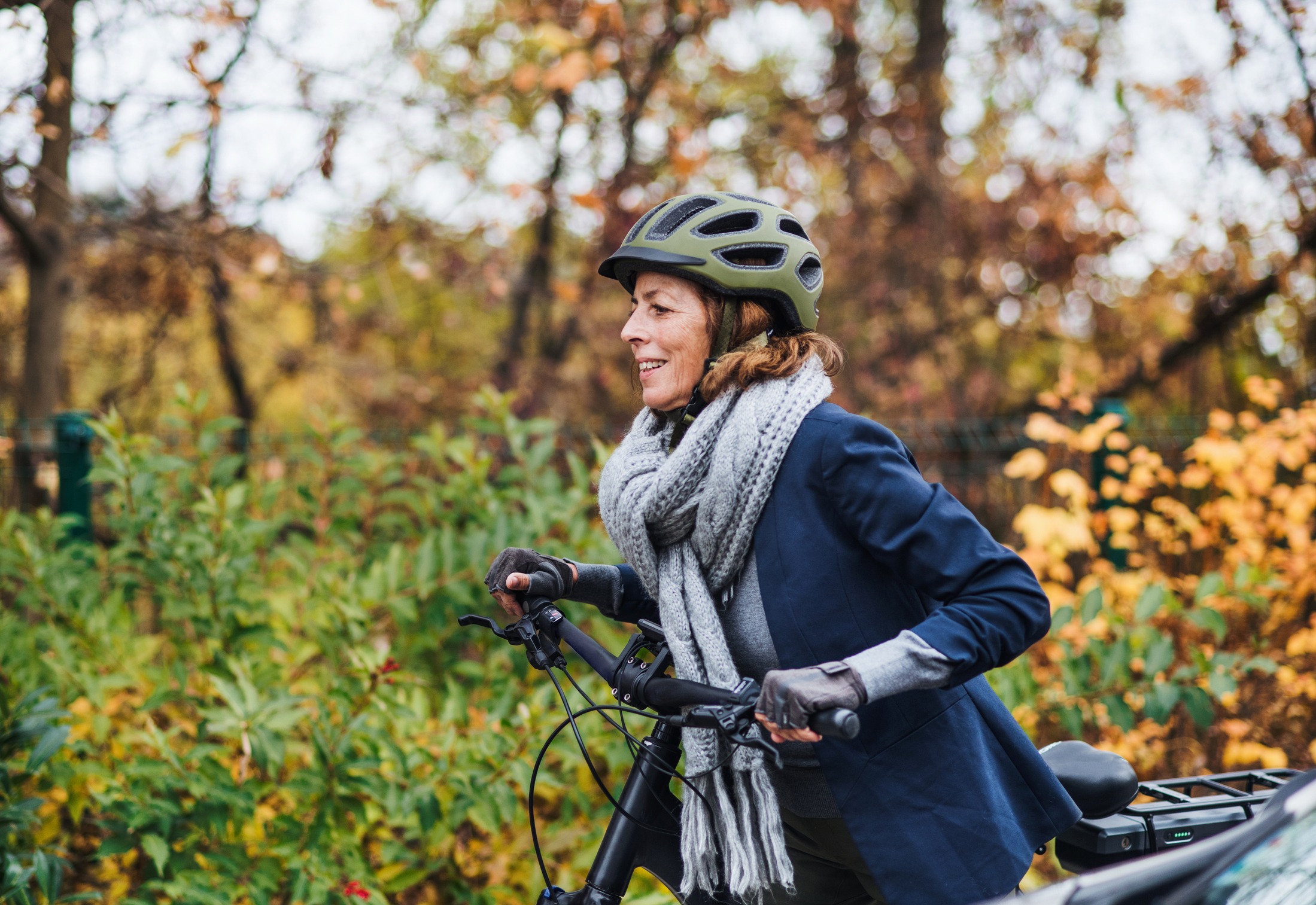 woman-on-bike-in-fall