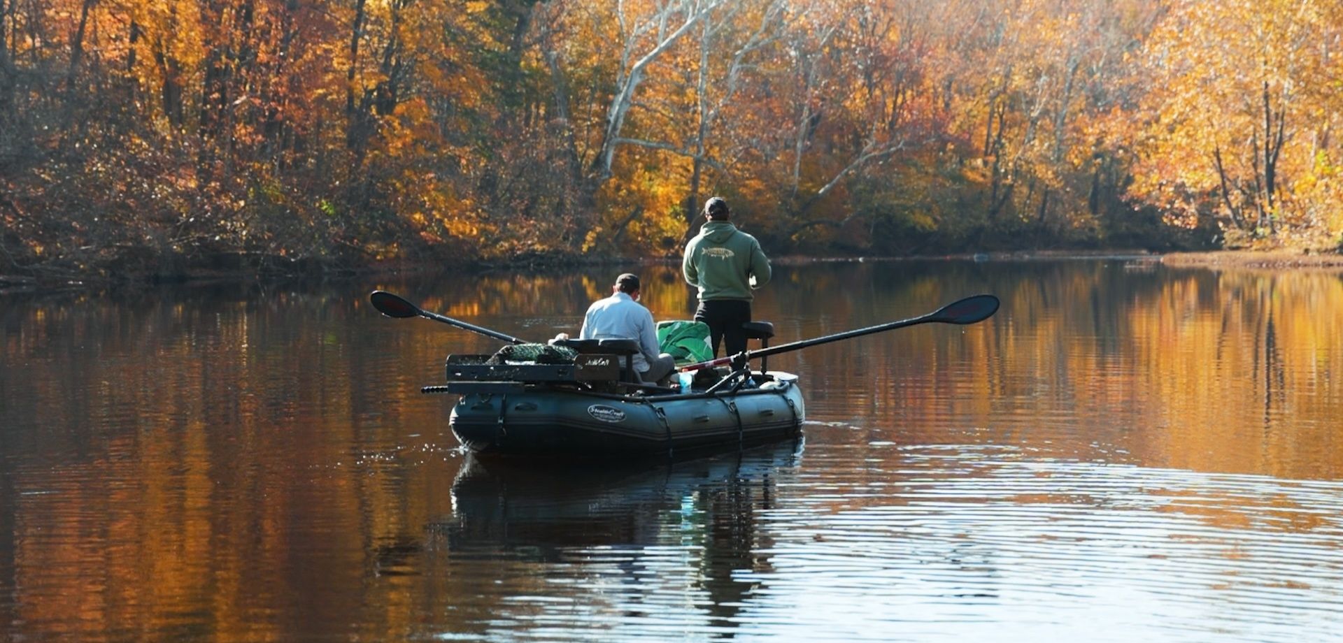 fishing-boat-in-the-fall-with-ores