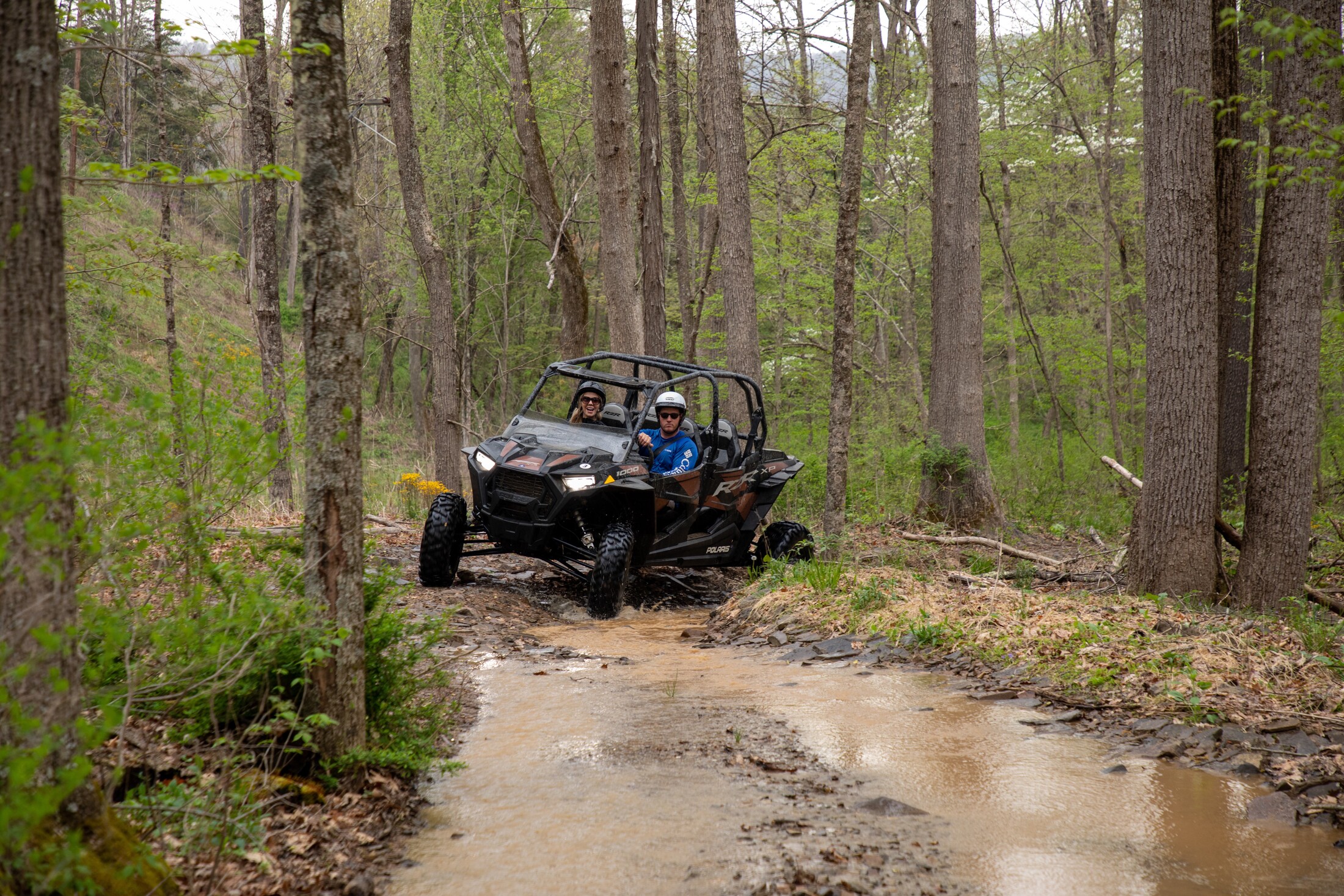 driving-adventure-atv-in-mud