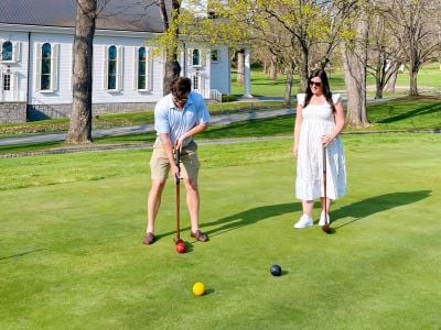 greenbrier-croquet-couple