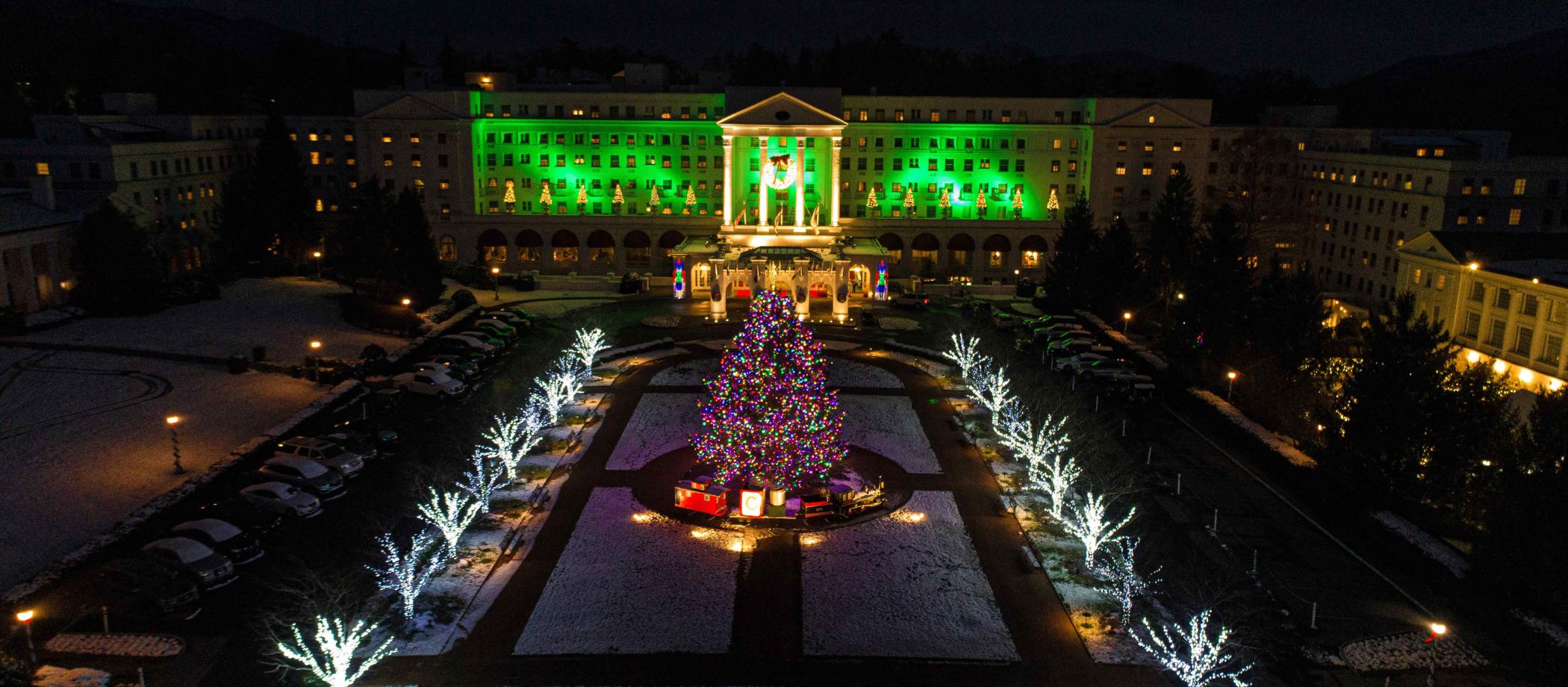 Tree-Lighting-Ceremony-with-Hot-Chocolate-&-Caroling