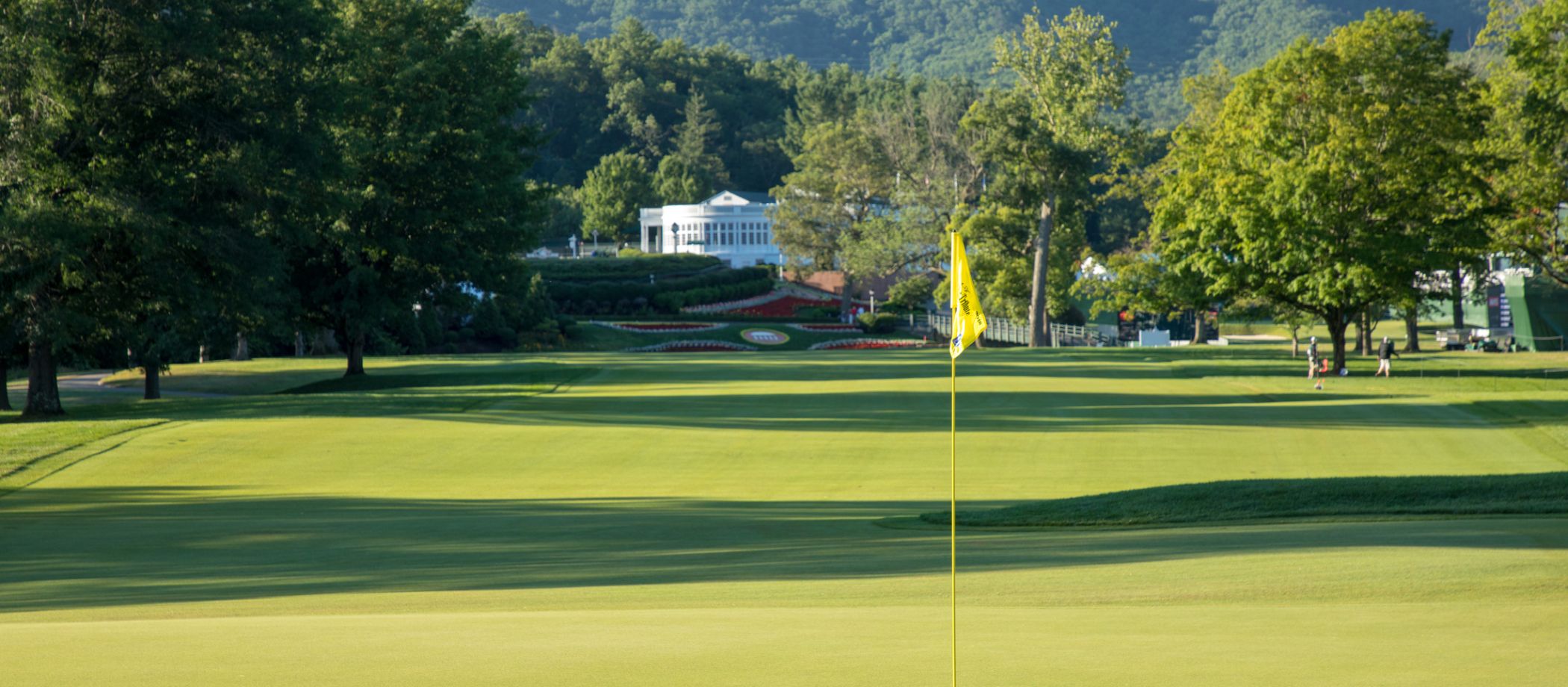 golf-course-with-flag